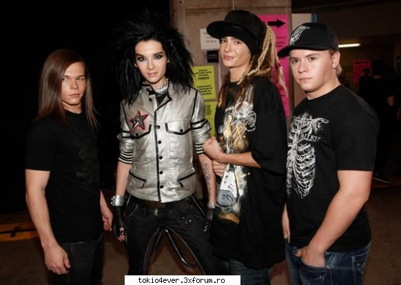 Poze - Aici Tom arata ca are muschi)) - Tokio Hotel